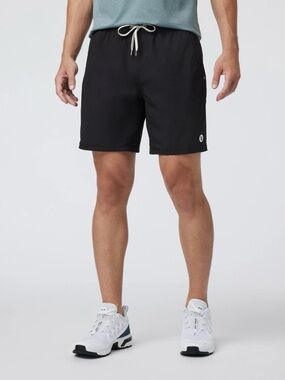 Men’s Vuori Black Running Performance Shorts L Black 6” EUC